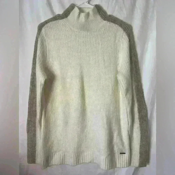 Abercrombie & Fitch Sweaters - Abercrombie & Fitch Turtleneck Sweater